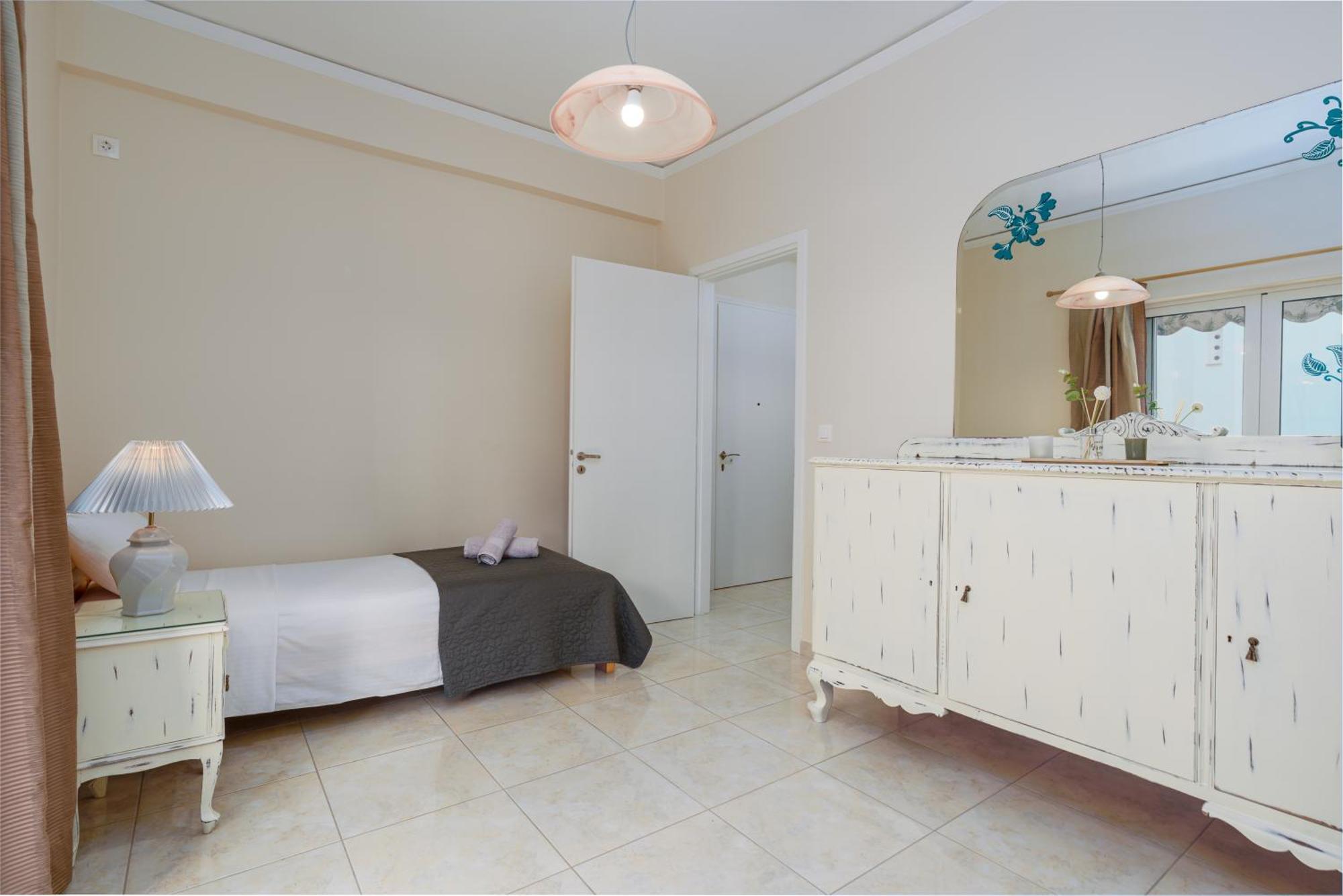 Nostos Apartment, With A Spacious Backyard Artemida  Bagian luar foto