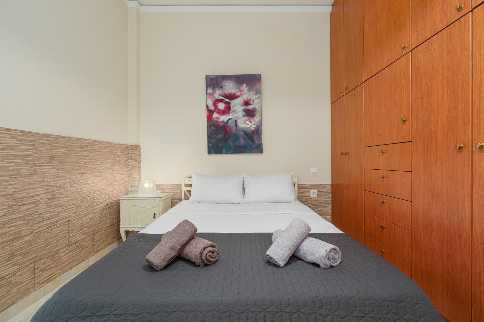 Nostos Apartment, With A Spacious Backyard Artemida  Bagian luar foto
